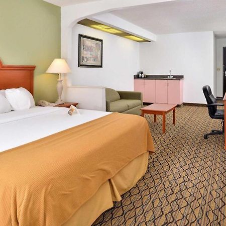 Quality Inn & Suites Jefferson City Eksteriør billede