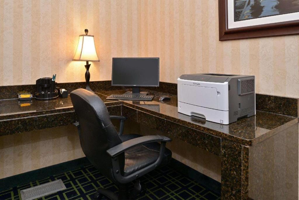 Quality Inn & Suites Jefferson City Eksteriør billede