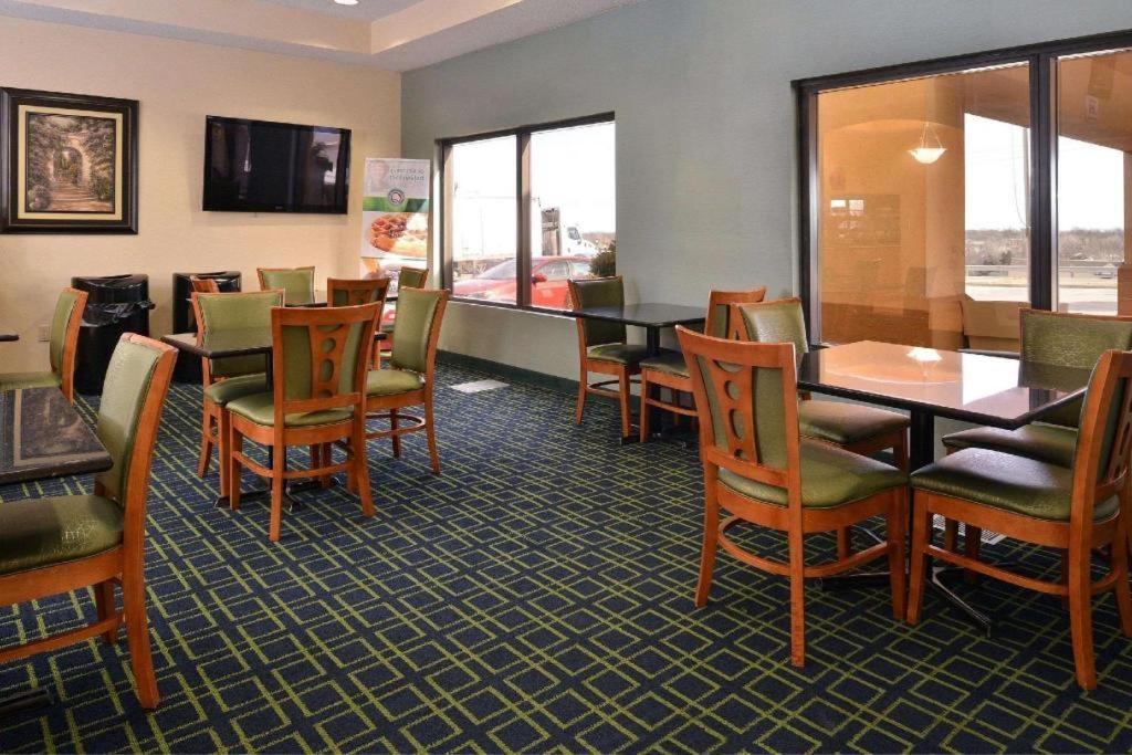 Quality Inn & Suites Jefferson City Eksteriør billede