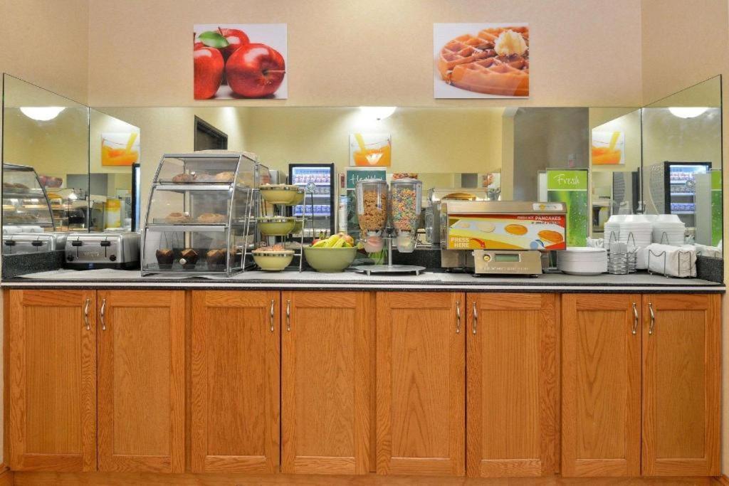 Quality Inn & Suites Jefferson City Eksteriør billede