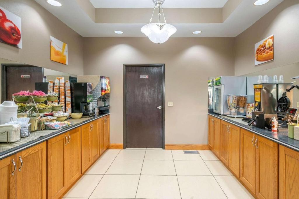 Quality Inn & Suites Jefferson City Eksteriør billede
