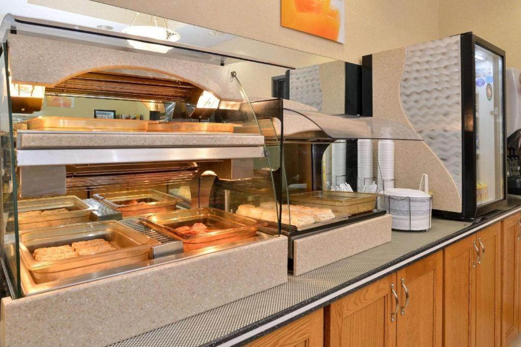 Quality Inn & Suites Jefferson City Eksteriør billede