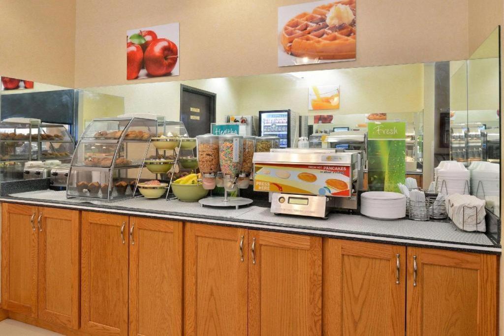 Quality Inn & Suites Jefferson City Eksteriør billede