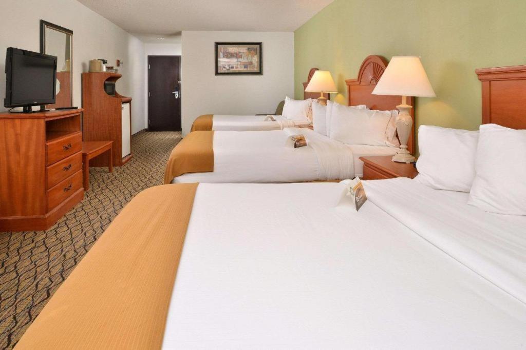 Quality Inn & Suites Jefferson City Eksteriør billede
