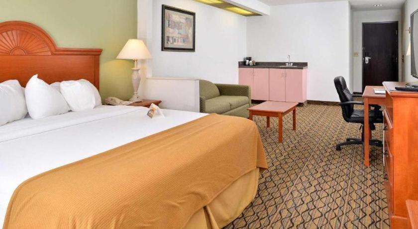Quality Inn & Suites Jefferson City Eksteriør billede