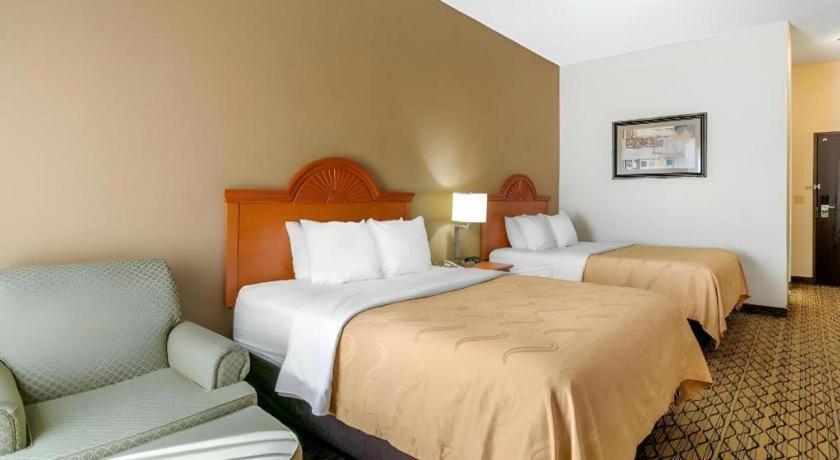 Quality Inn & Suites Jefferson City Eksteriør billede