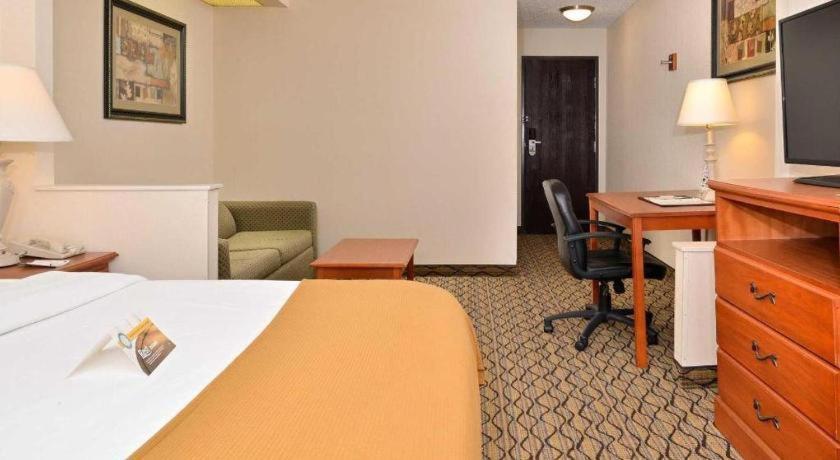 Quality Inn & Suites Jefferson City Eksteriør billede