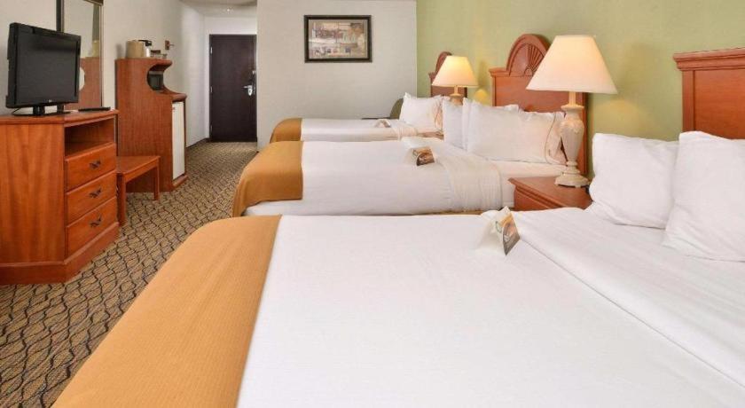 Quality Inn & Suites Jefferson City Eksteriør billede