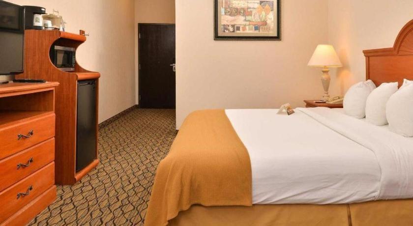 Quality Inn & Suites Jefferson City Eksteriør billede