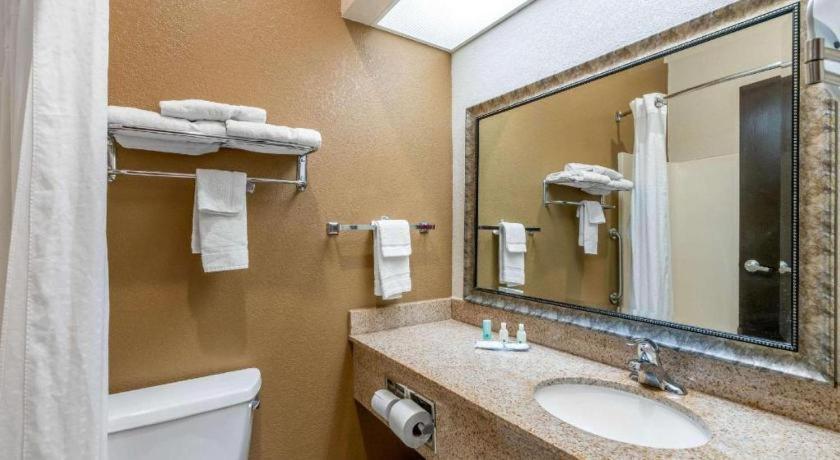 Quality Inn & Suites Jefferson City Eksteriør billede