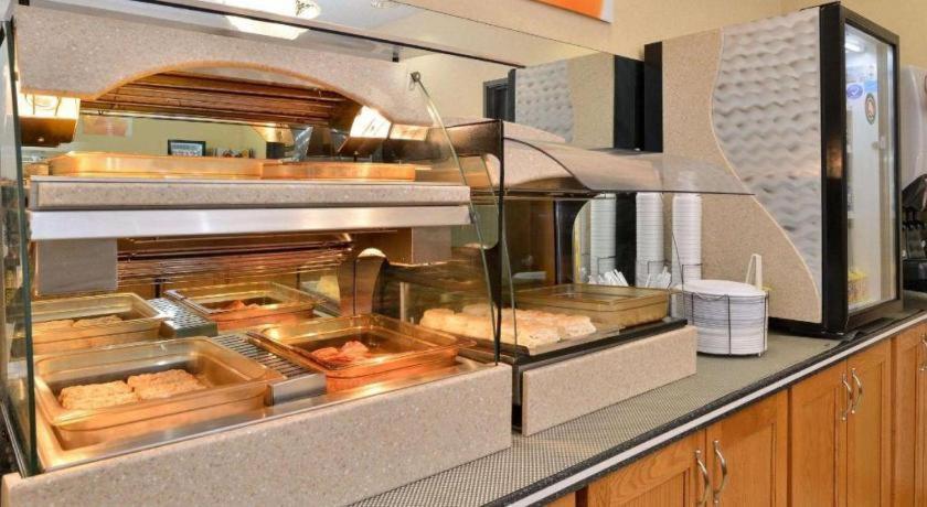 Quality Inn & Suites Jefferson City Eksteriør billede