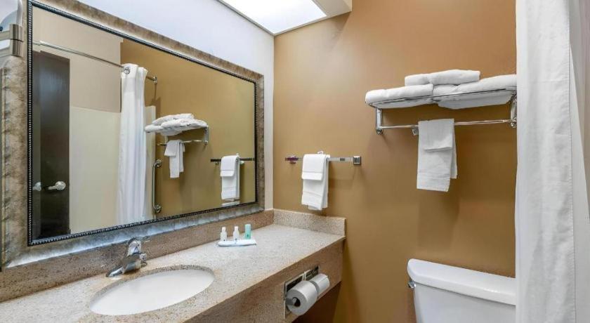 Quality Inn & Suites Jefferson City Eksteriør billede