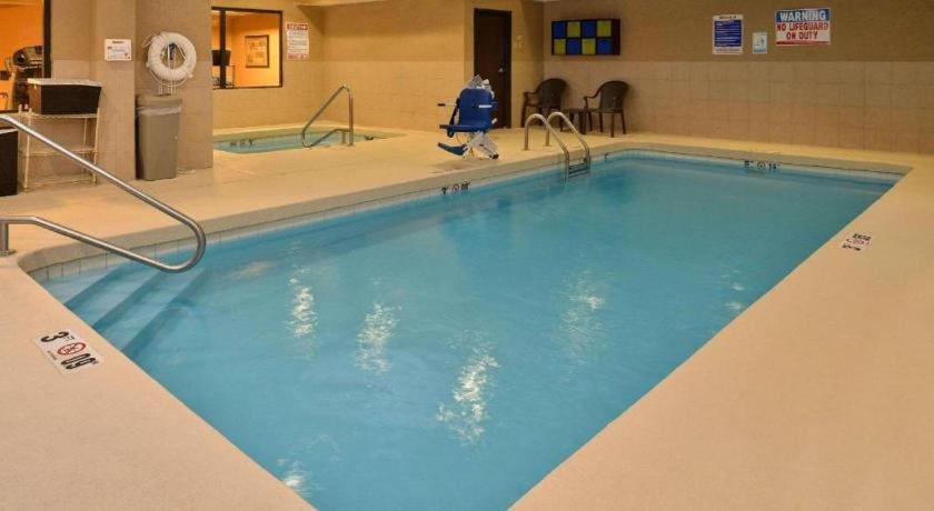 Quality Inn & Suites Jefferson City Eksteriør billede