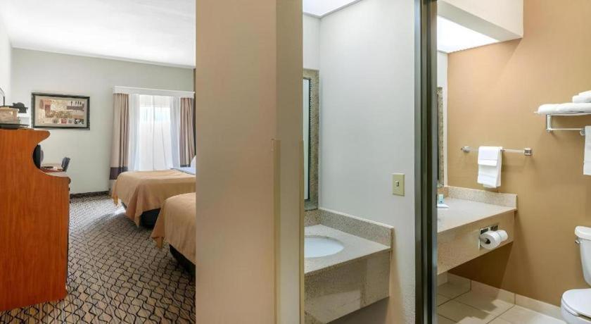 Quality Inn & Suites Jefferson City Eksteriør billede