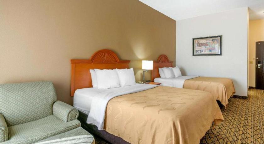 Quality Inn & Suites Jefferson City Eksteriør billede