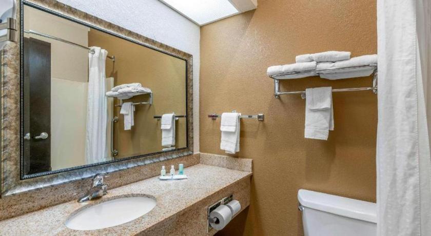 Quality Inn & Suites Jefferson City Eksteriør billede