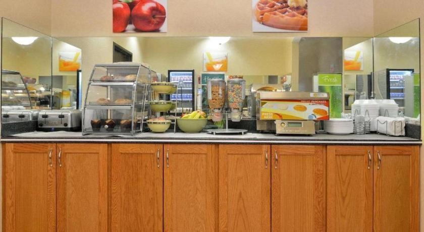 Quality Inn & Suites Jefferson City Eksteriør billede